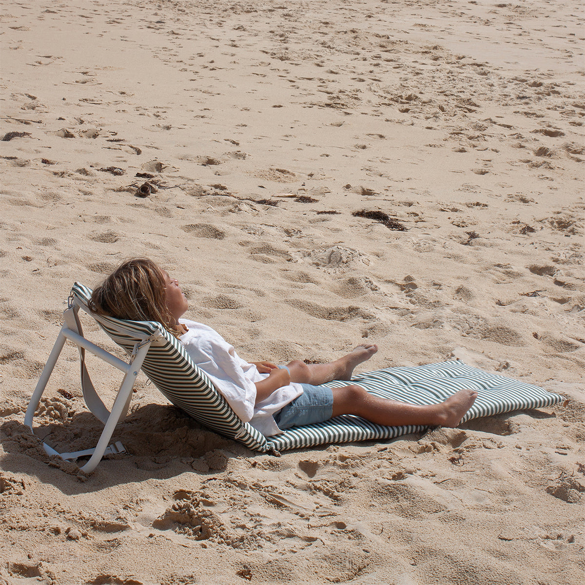 Sunnylife The Vacay Reclining Beach Chair - Olive